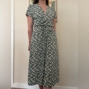 Uniqlo long green v neck floral maxi summer dress with removable belt